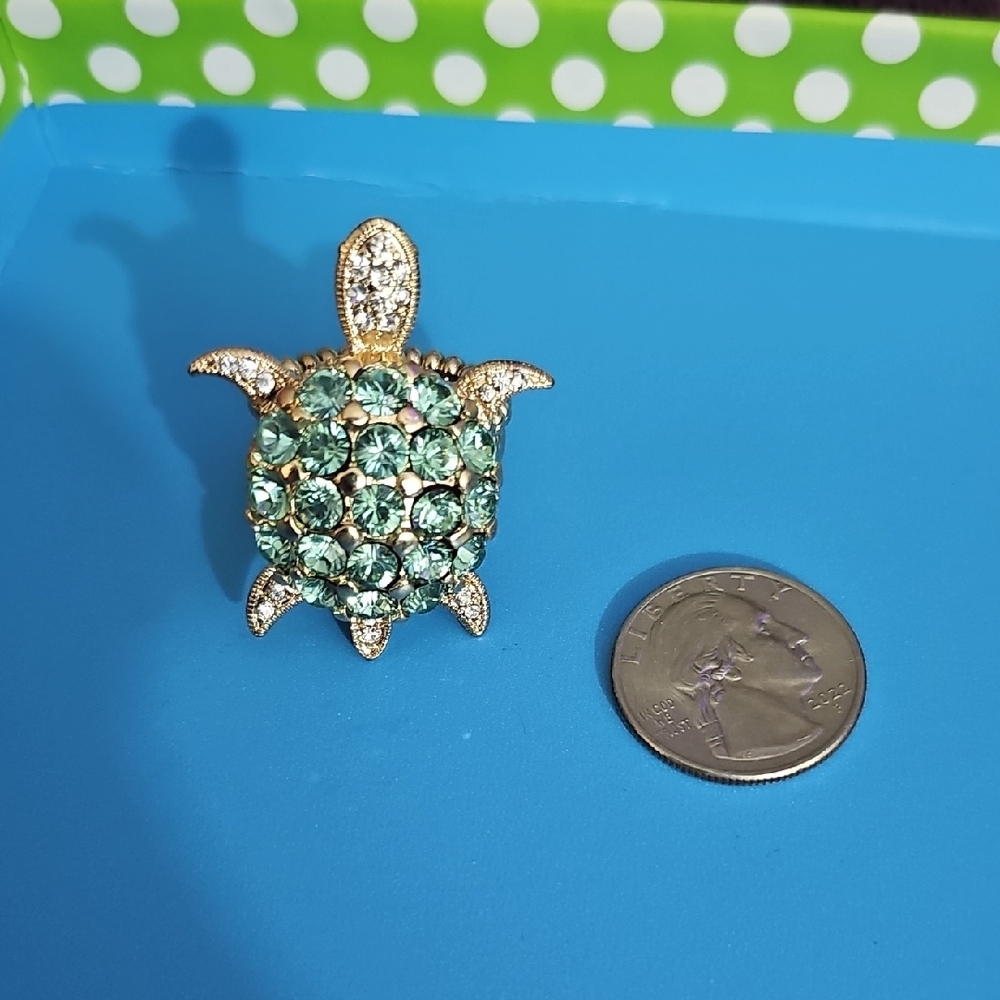 Elegant Gold and Green Turtle Brooch